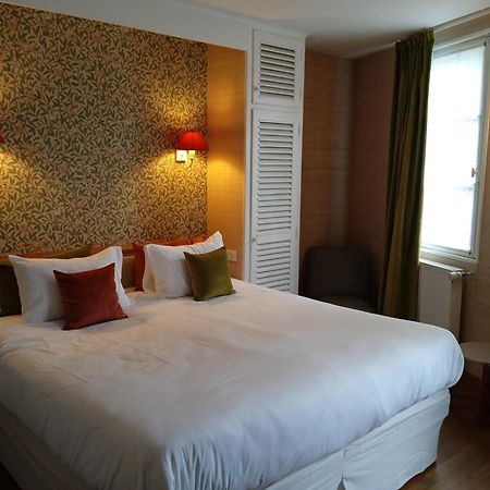 Logis Hotel Les Fuchsias Saint-Vaast-la-Hougue Exteriör bild