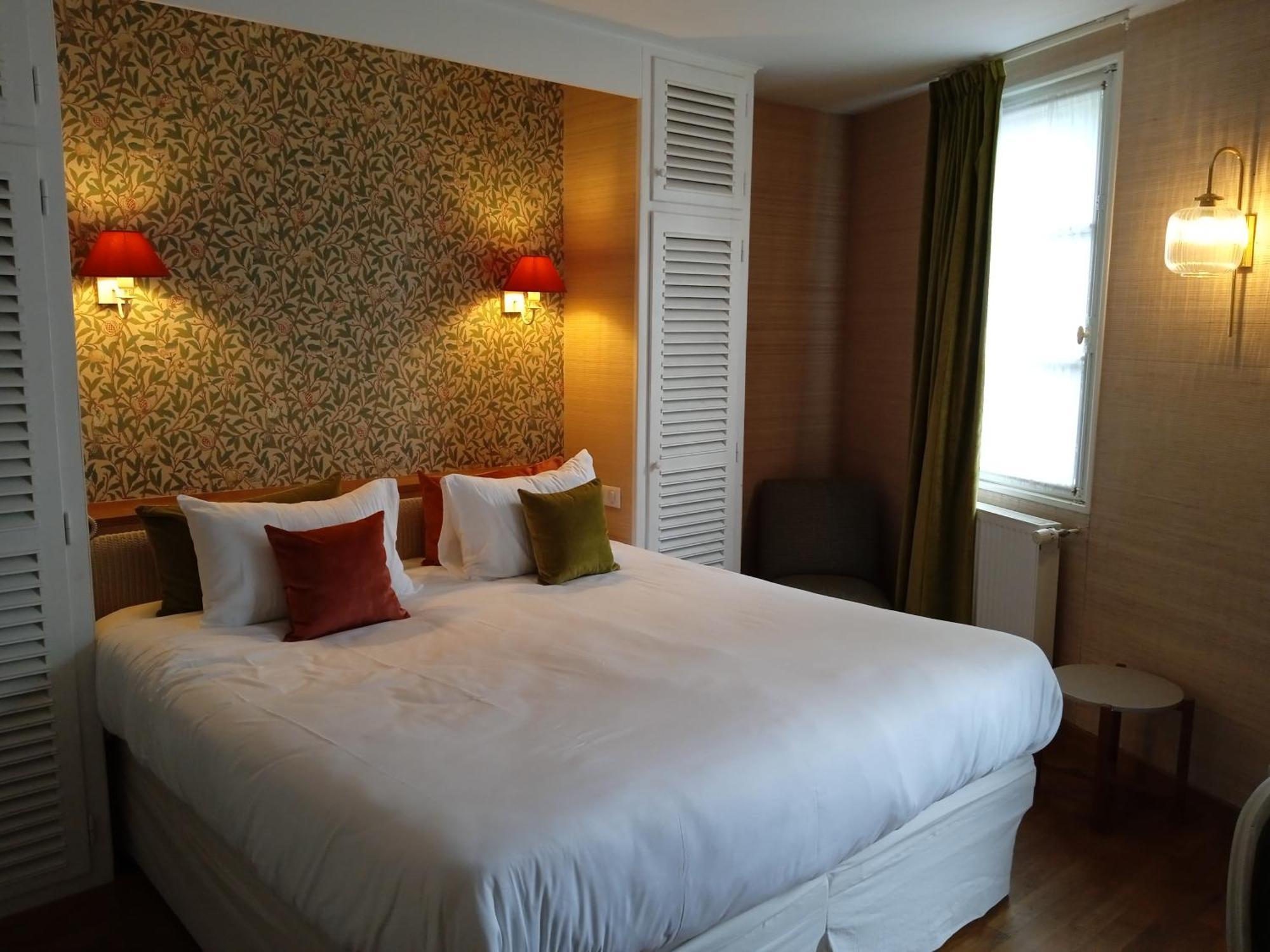 Logis Hotel Les Fuchsias Saint-Vaast-la-Hougue Exteriör bild